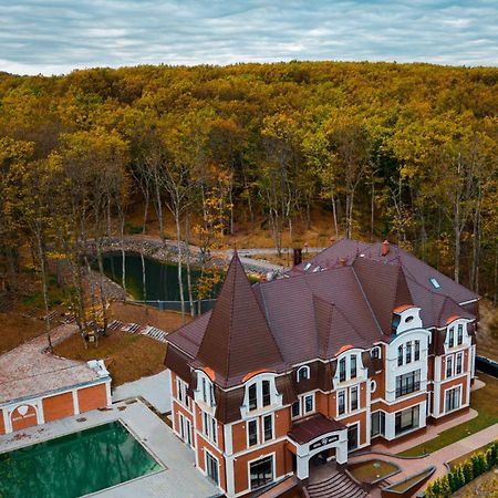 Park Hotel Bristol 우주고로트 외부 사진
