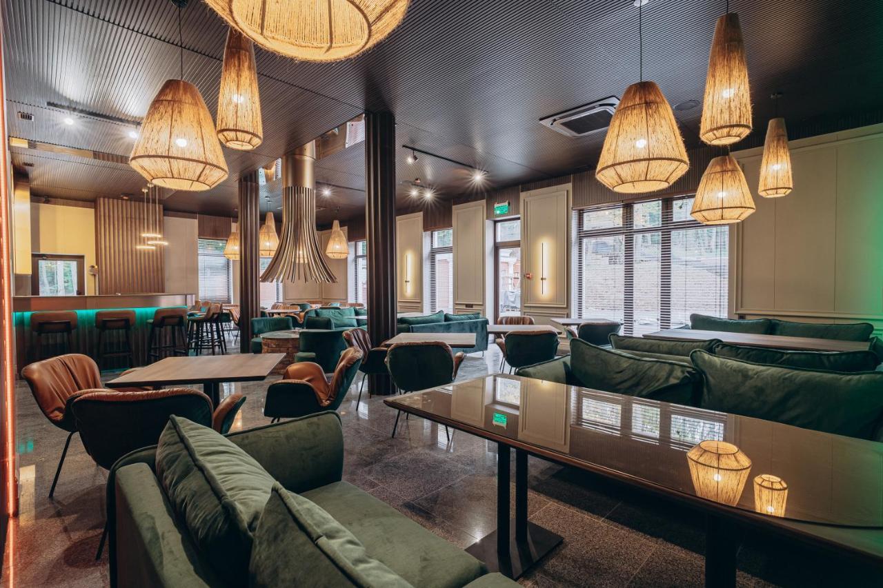 Park Hotel Bristol 우주고로트 외부 사진