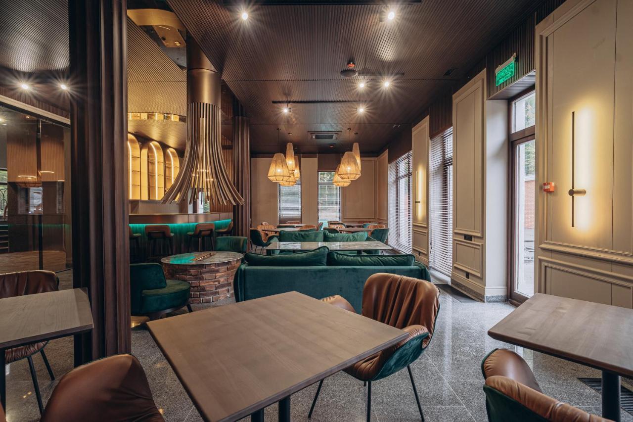 Park Hotel Bristol 우주고로트 외부 사진