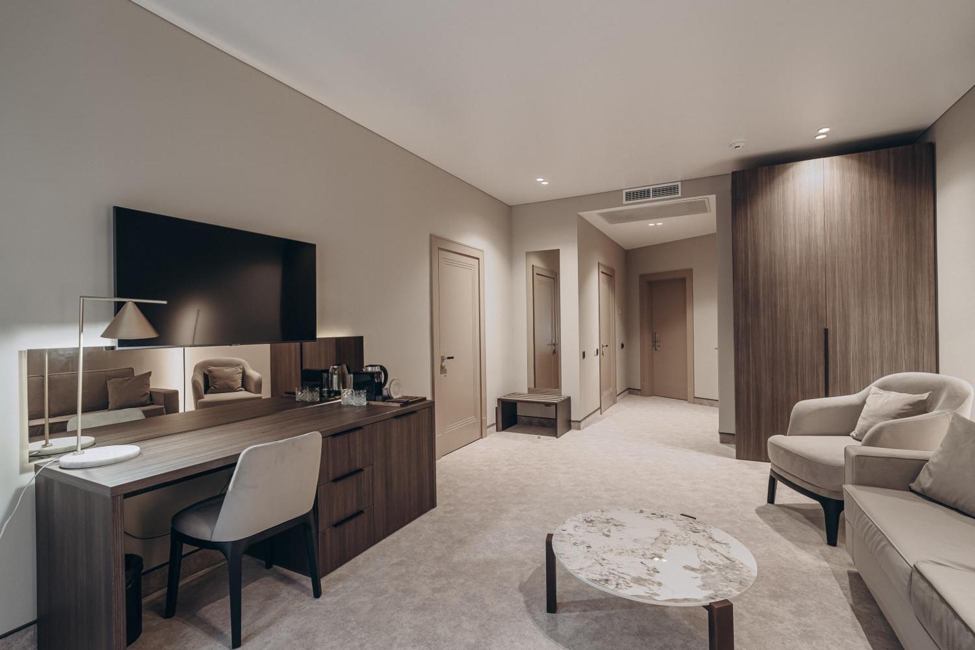 Park Hotel Bristol 우주고로트 외부 사진