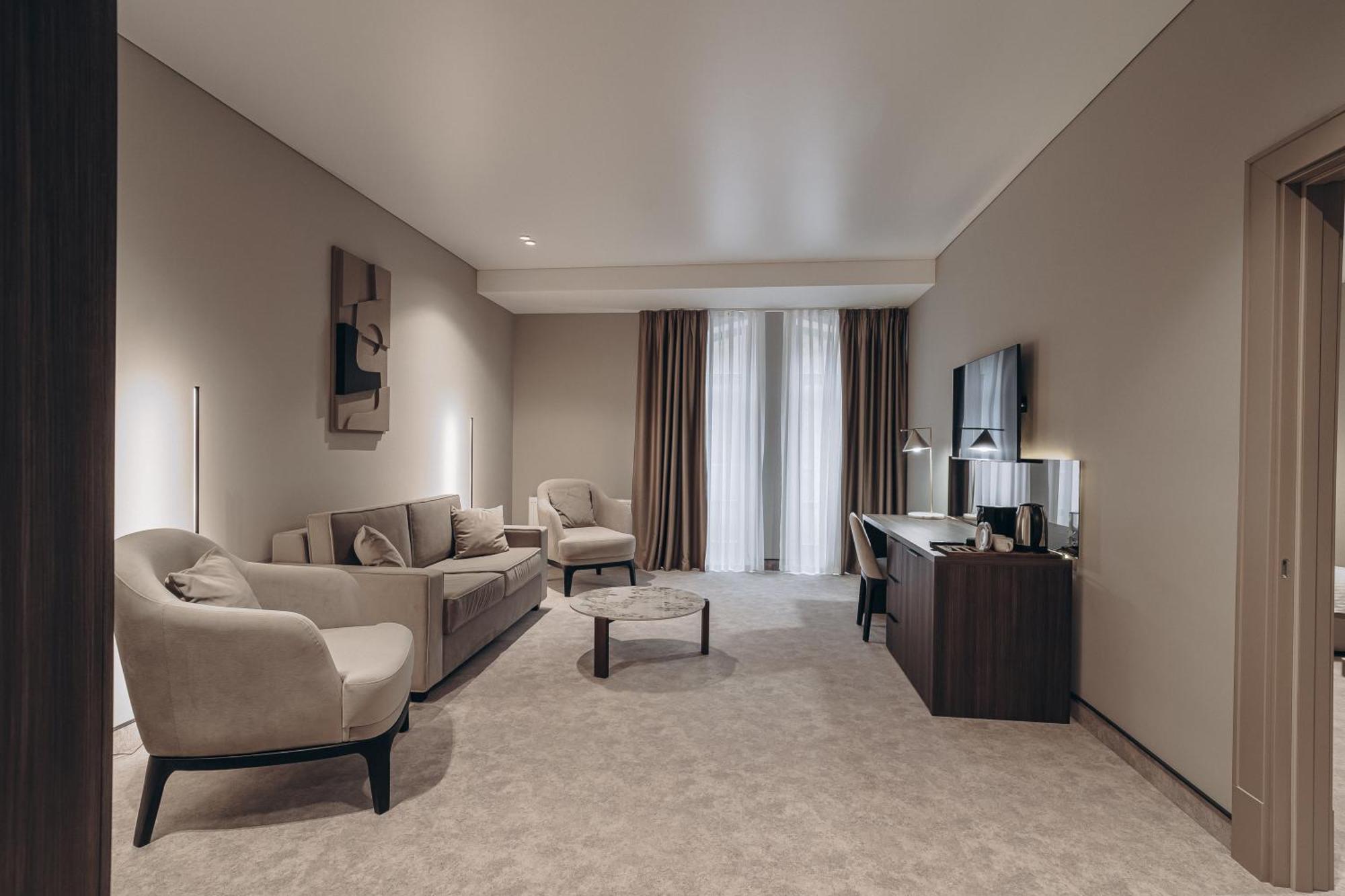 Park Hotel Bristol 우주고로트 외부 사진