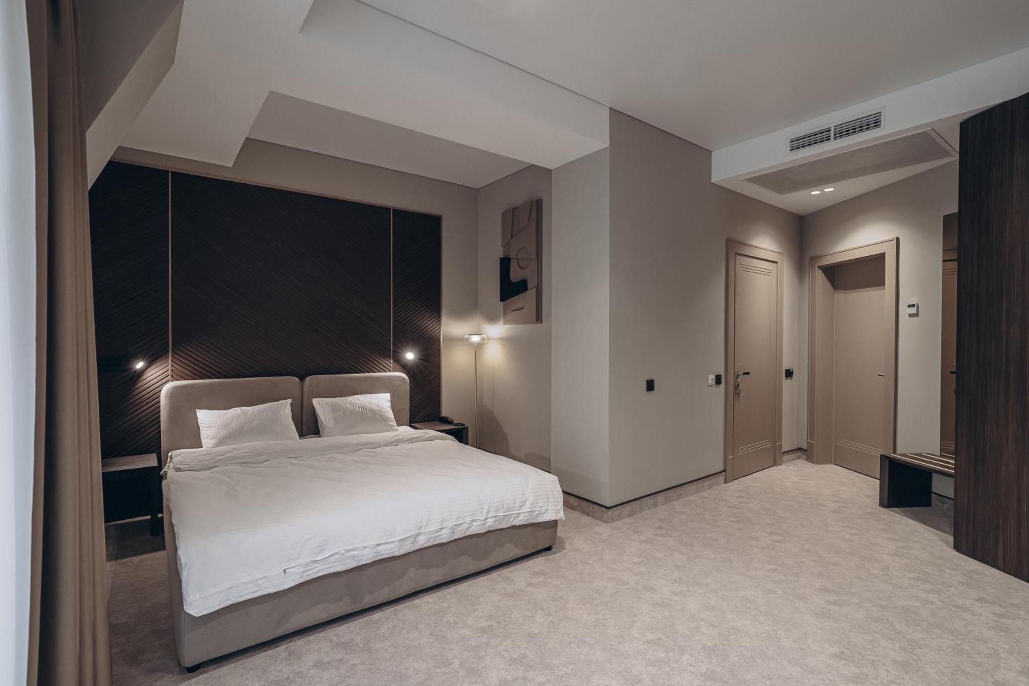Park Hotel Bristol 우주고로트 외부 사진