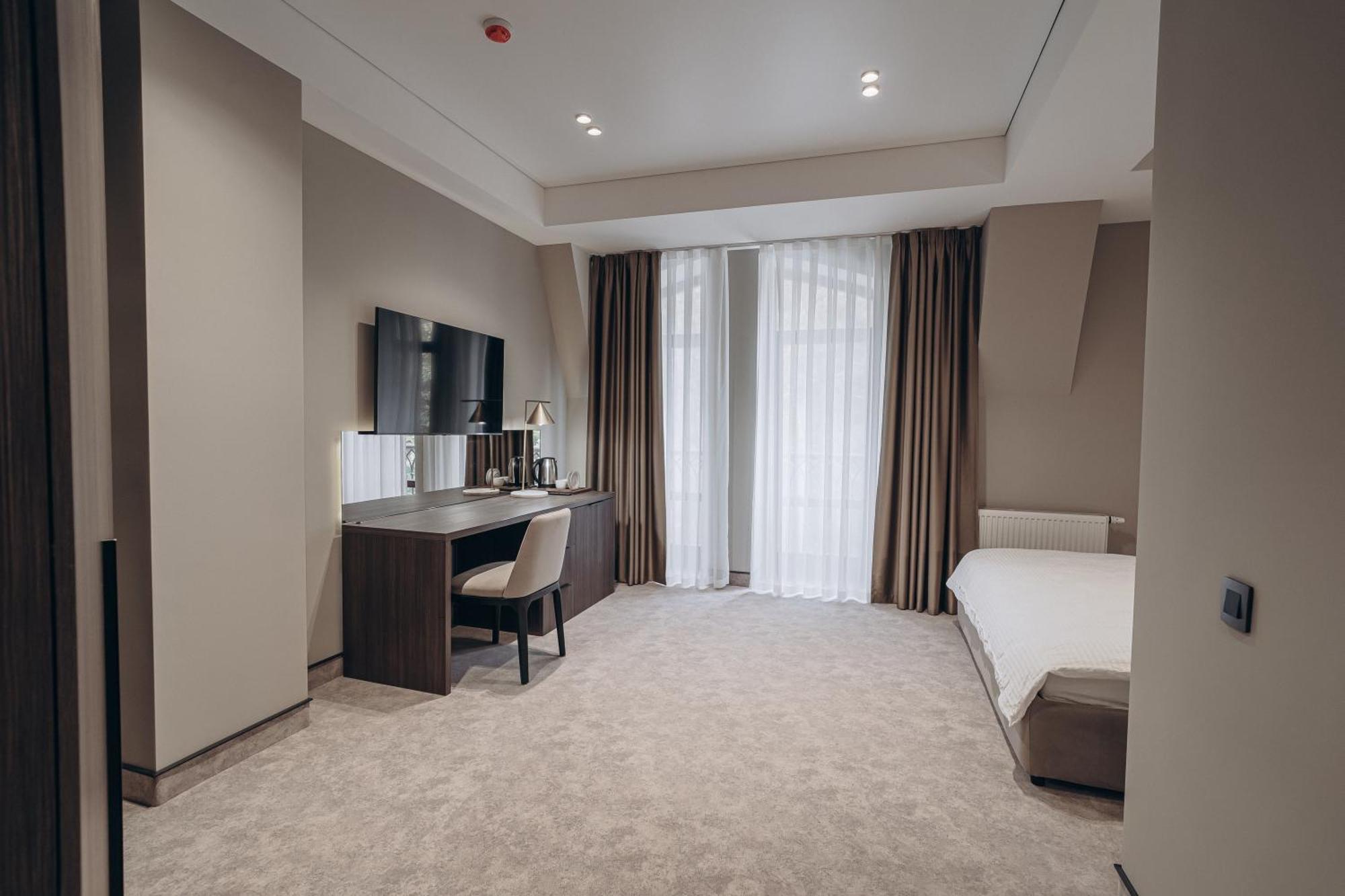 Park Hotel Bristol 우주고로트 외부 사진