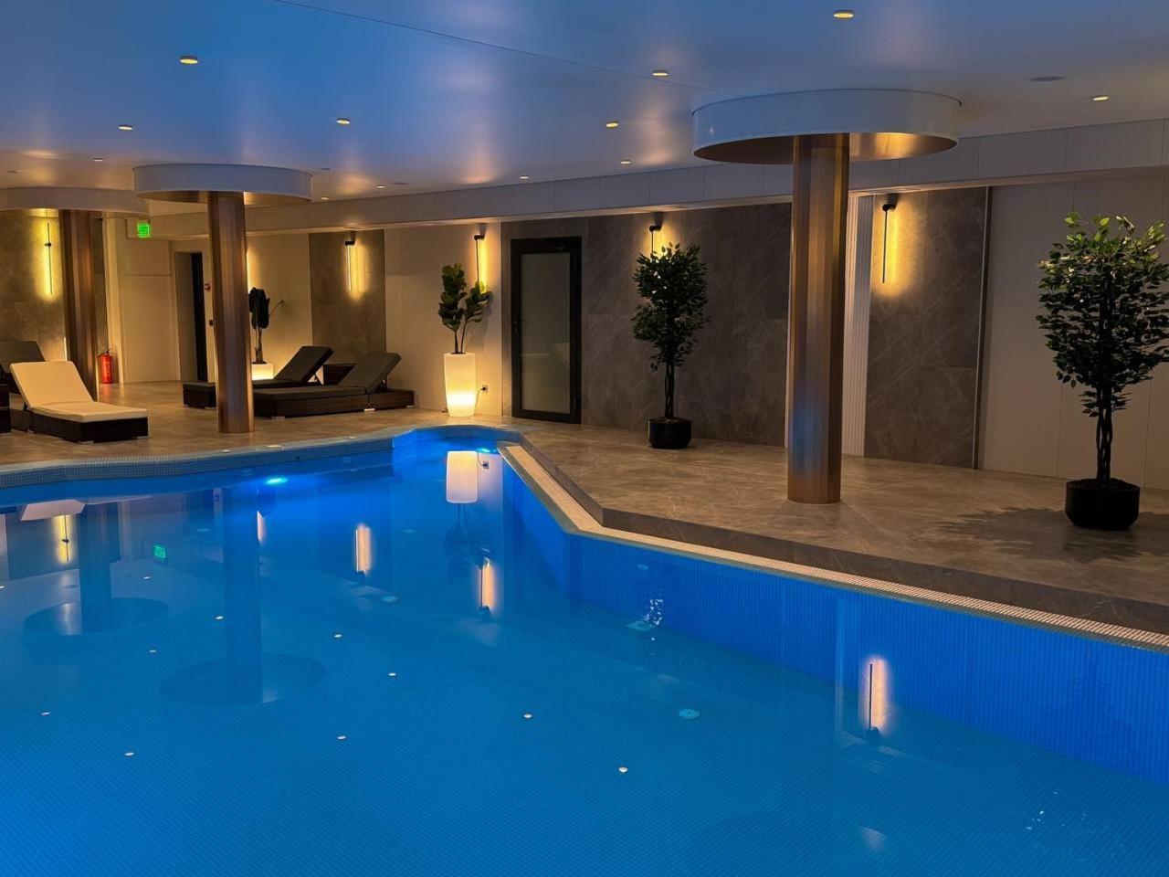 Park Hotel Bristol 우주고로트 외부 사진