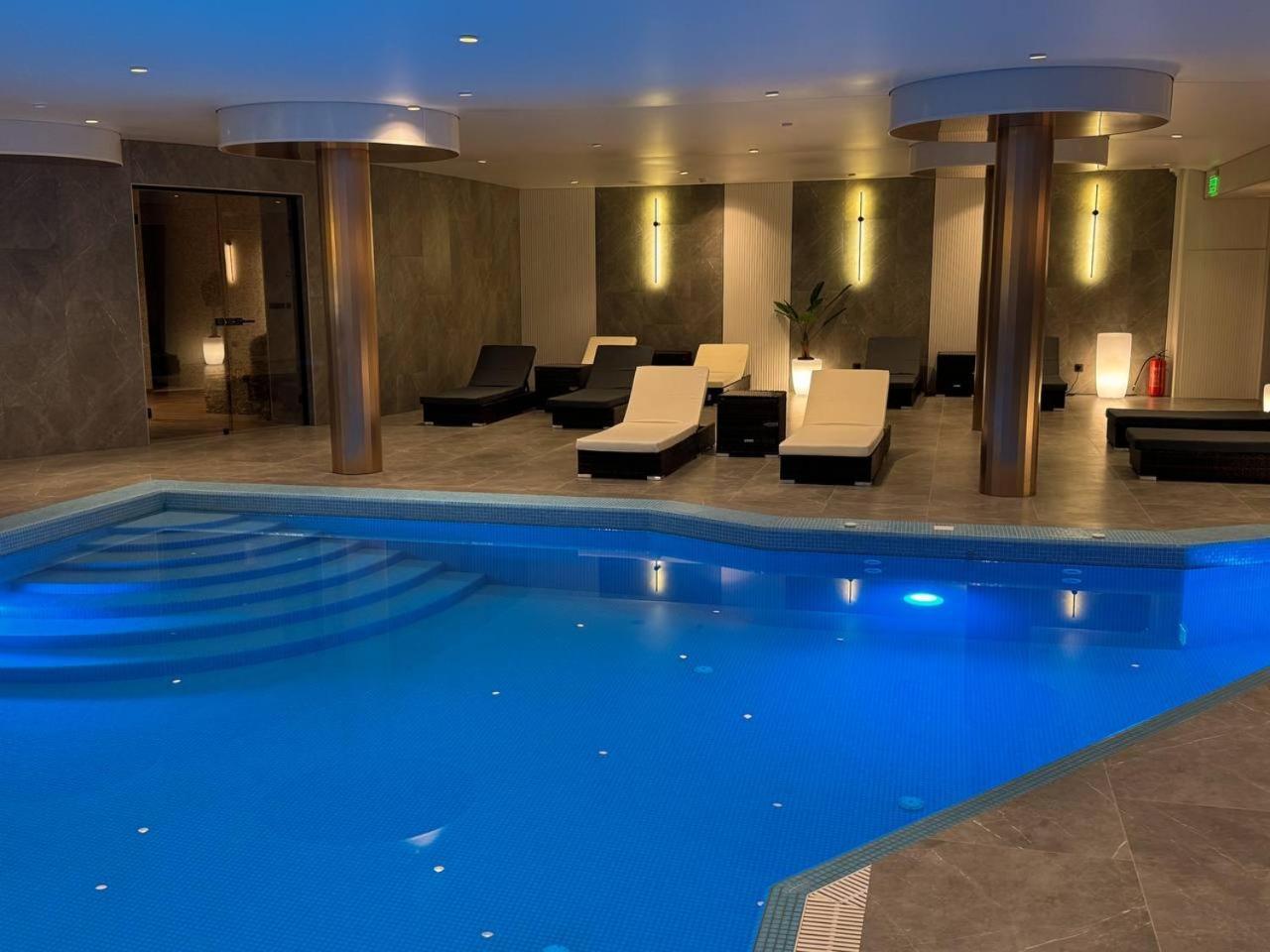 Park Hotel Bristol 우주고로트 외부 사진