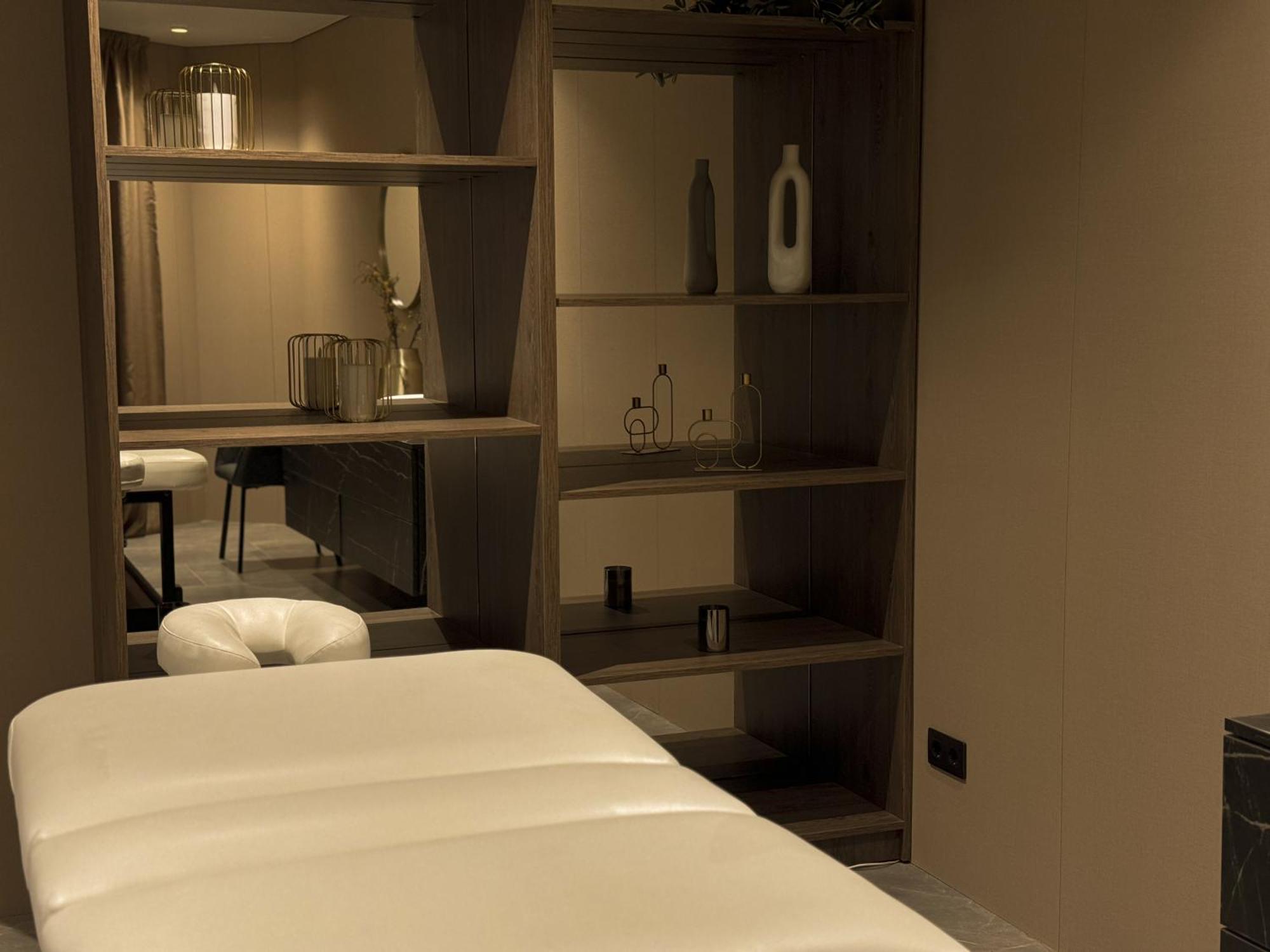 Park Hotel Bristol 우주고로트 외부 사진