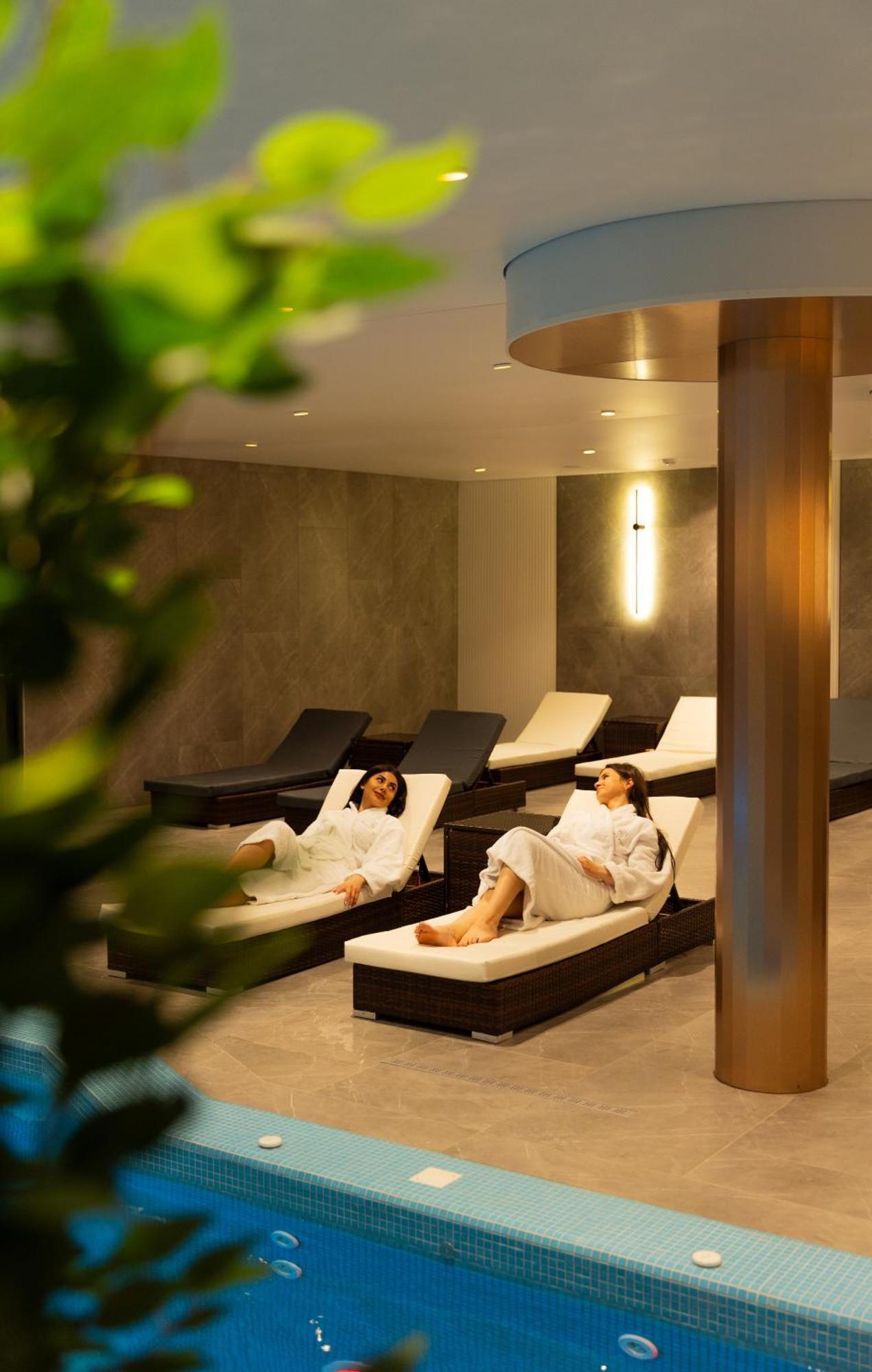 Park Hotel Bristol 우주고로트 외부 사진