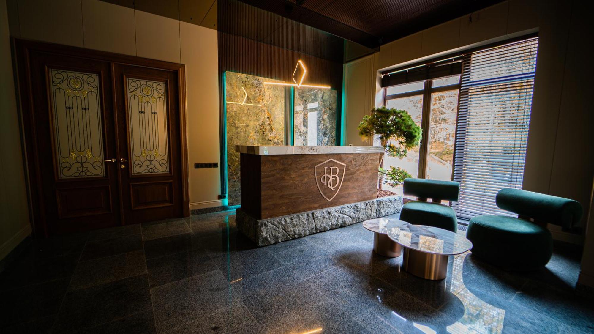 Park Hotel Bristol 우주고로트 외부 사진