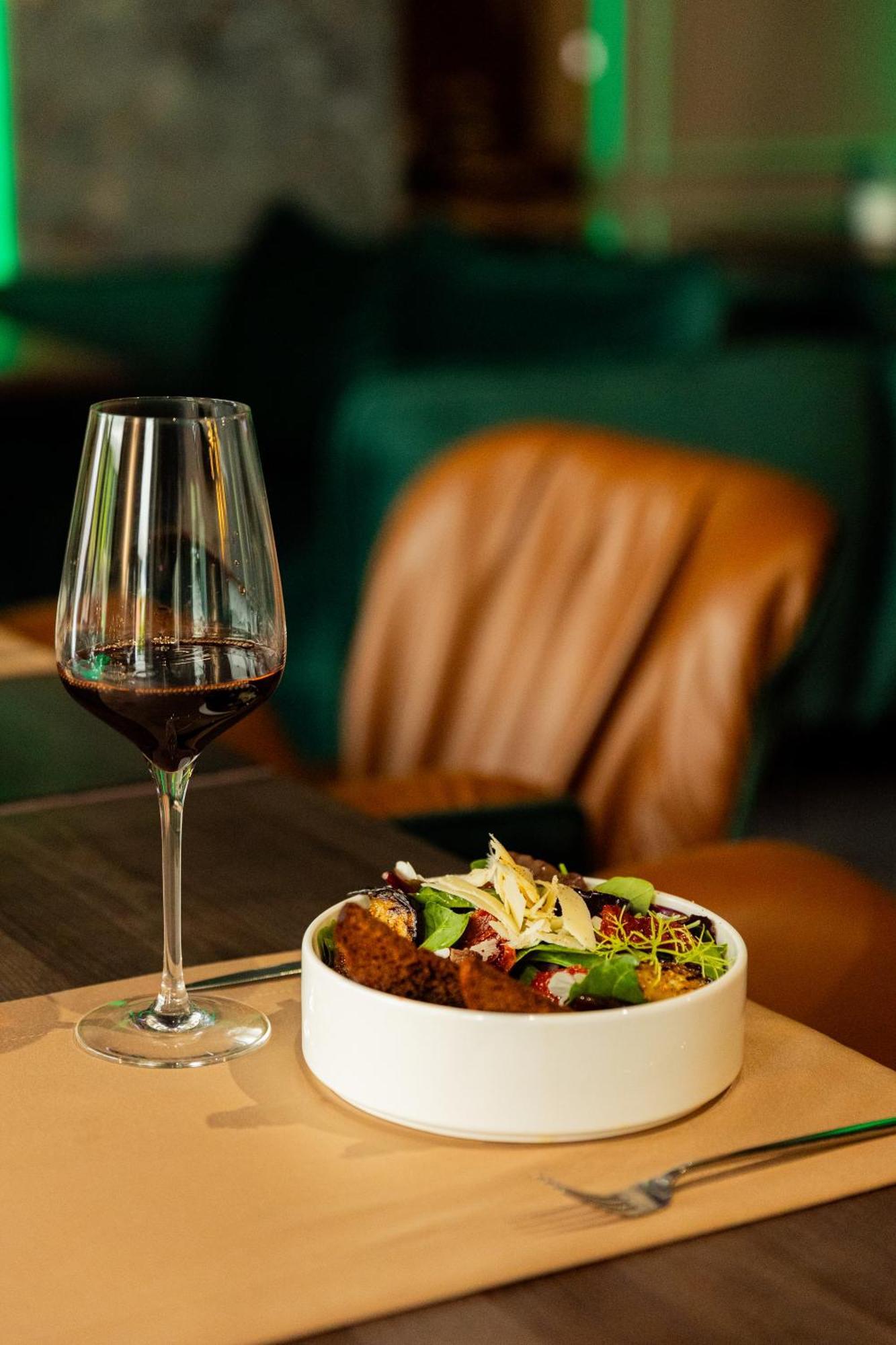Park Hotel Bristol 우주고로트 외부 사진