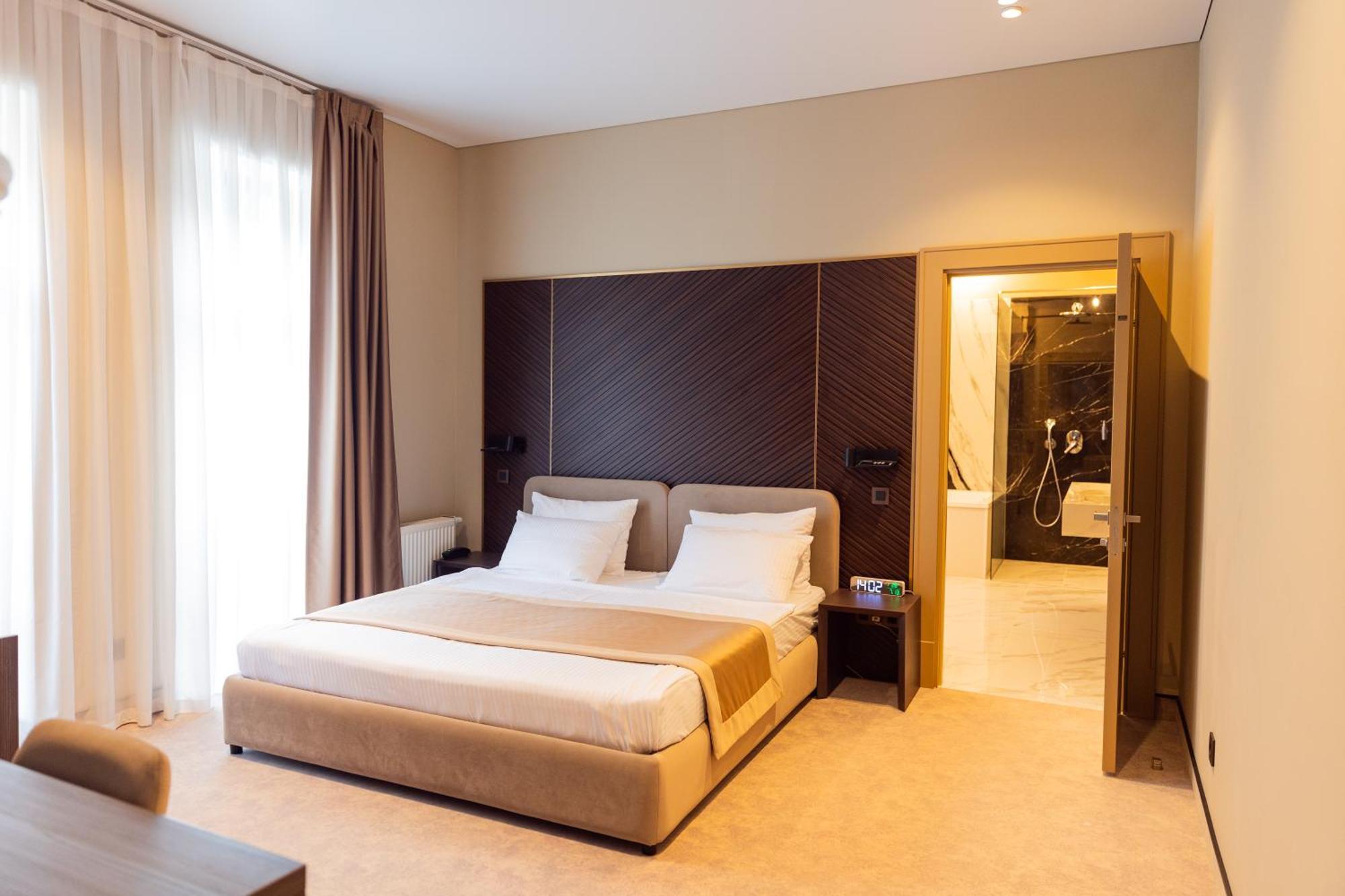 Park Hotel Bristol 우주고로트 외부 사진