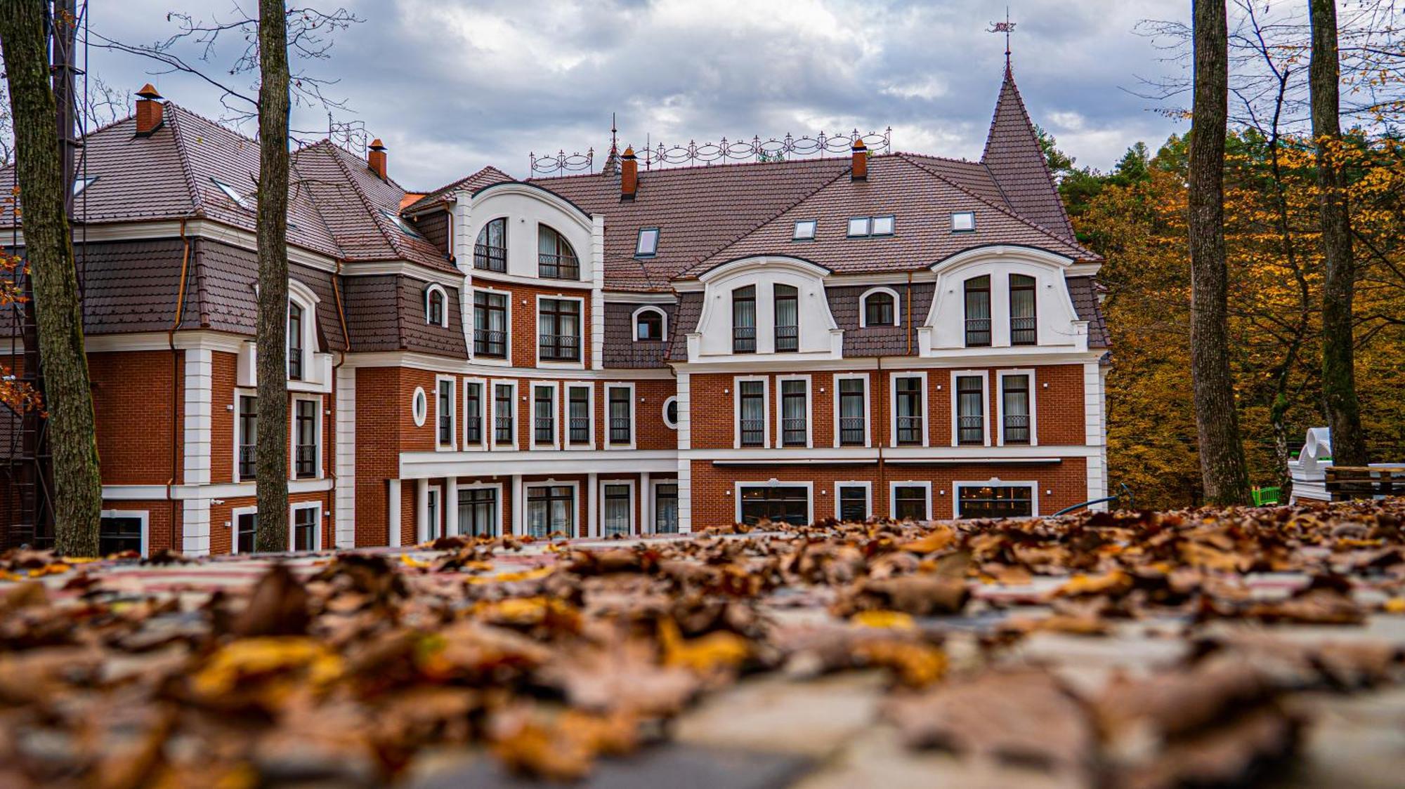 Park Hotel Bristol 우주고로트 외부 사진