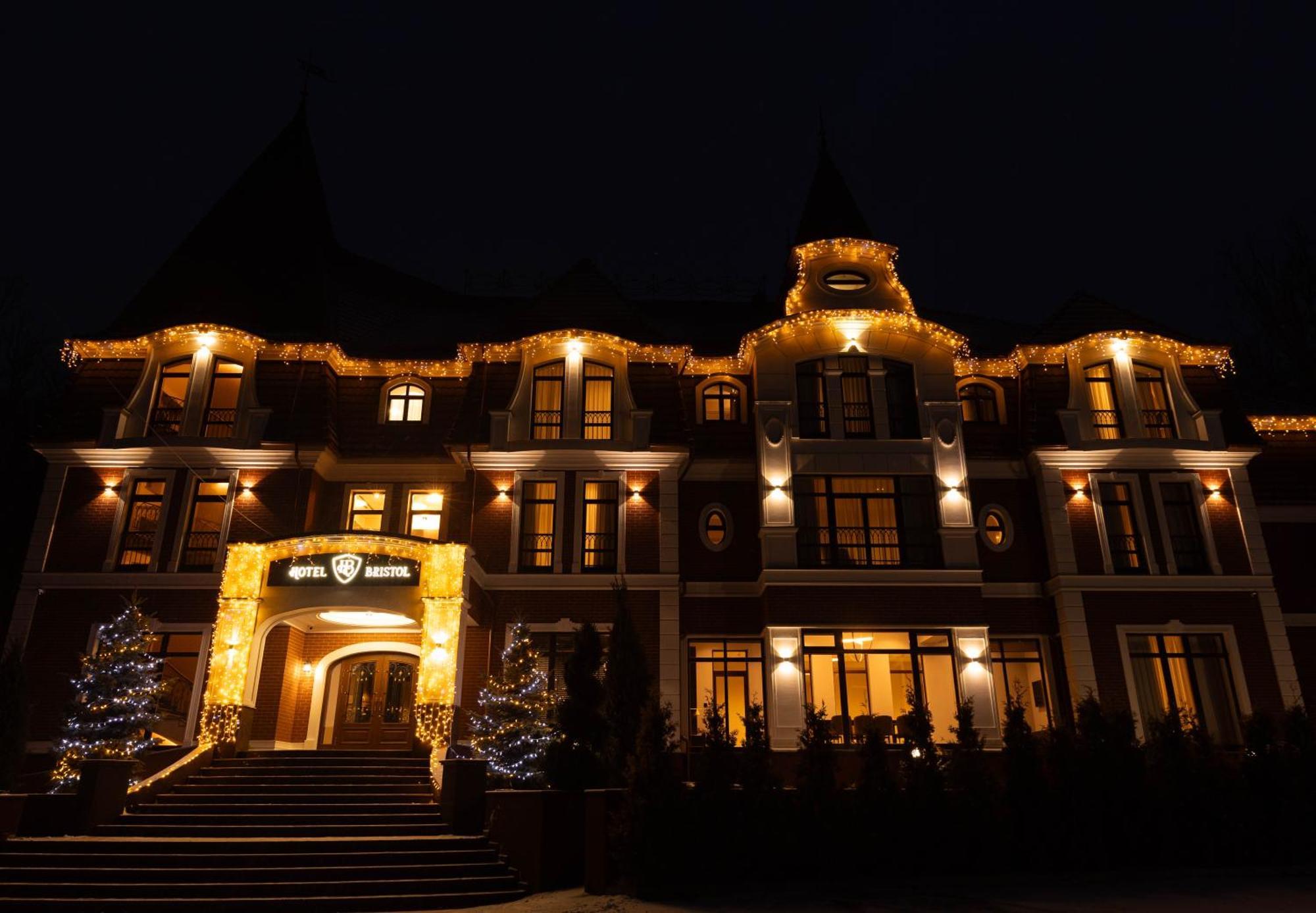 Park Hotel Bristol 우주고로트 외부 사진