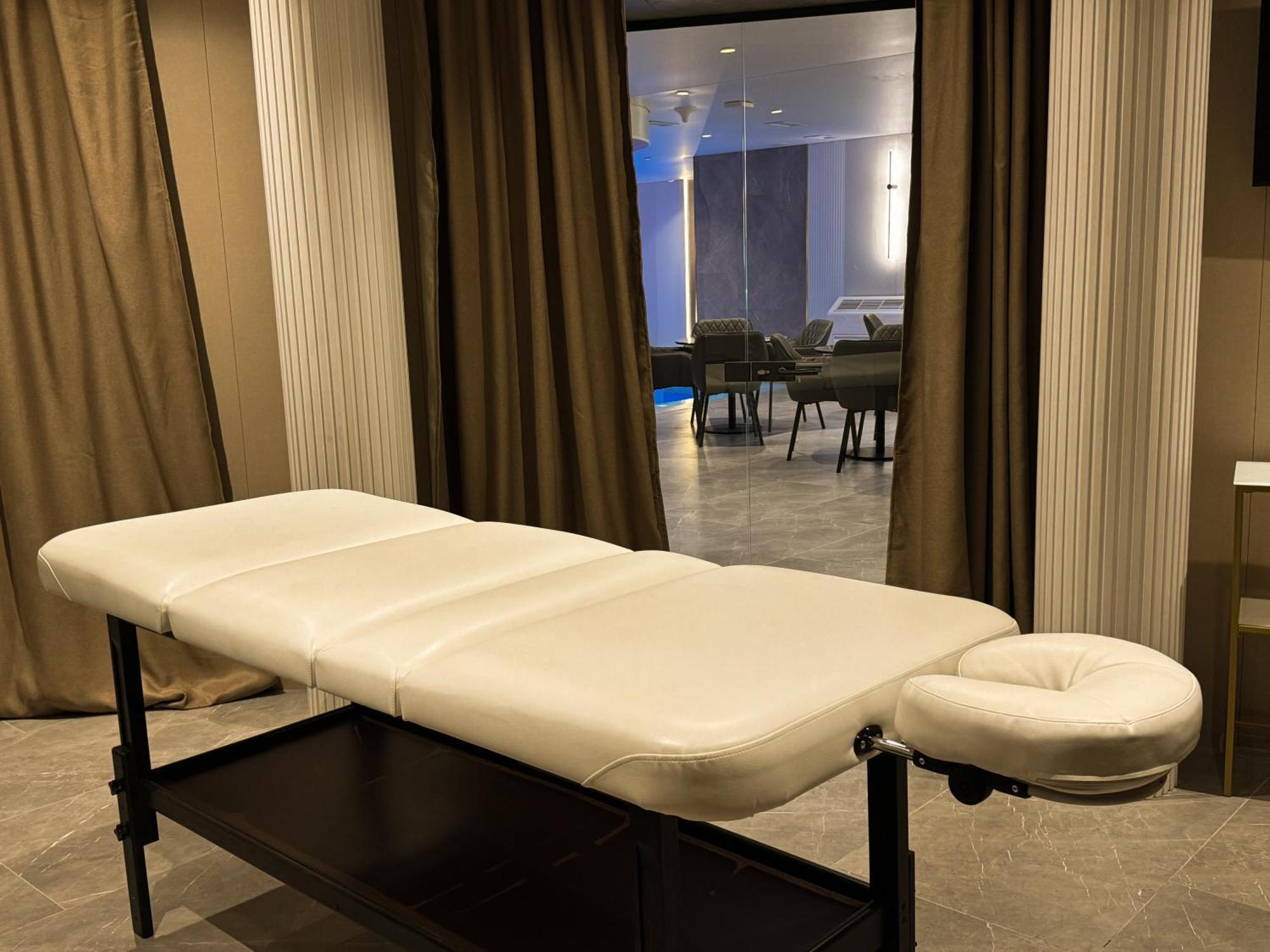 Park Hotel Bristol 우주고로트 외부 사진