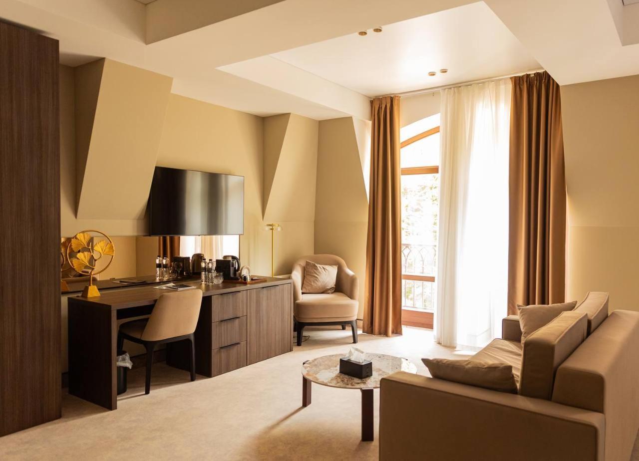 Park Hotel Bristol 우주고로트 외부 사진