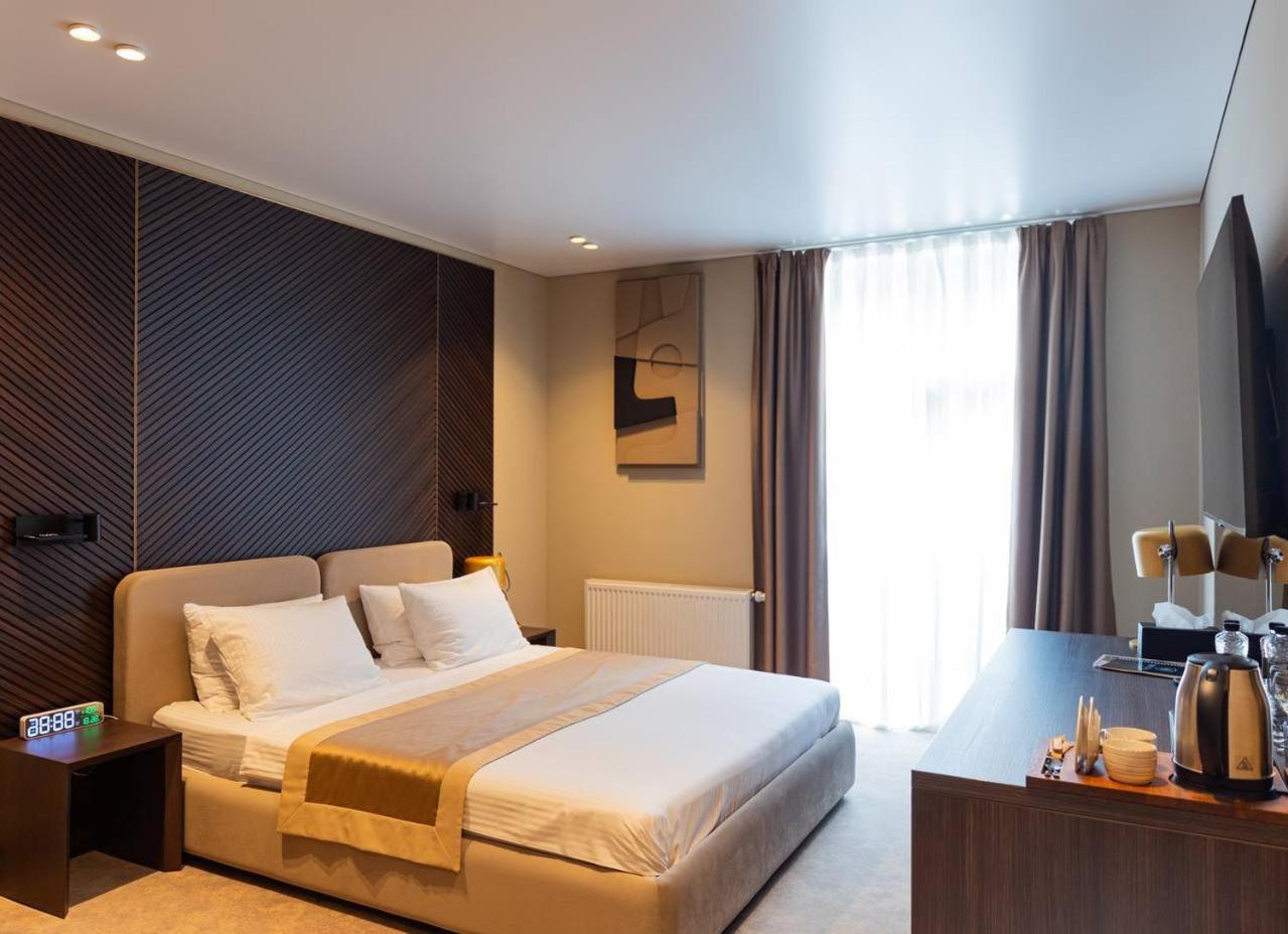 Park Hotel Bristol 우주고로트 외부 사진